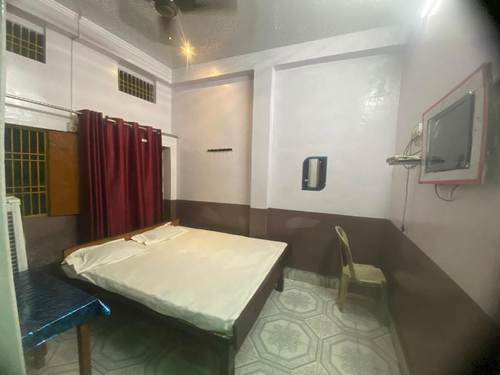 Hotel Yatri Niwas Варанаси Экстерьер фото